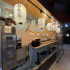 水晶板で焼く立ち食い焼肉「三坪」