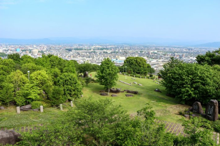 独鈷山祈りの丘記念公園
